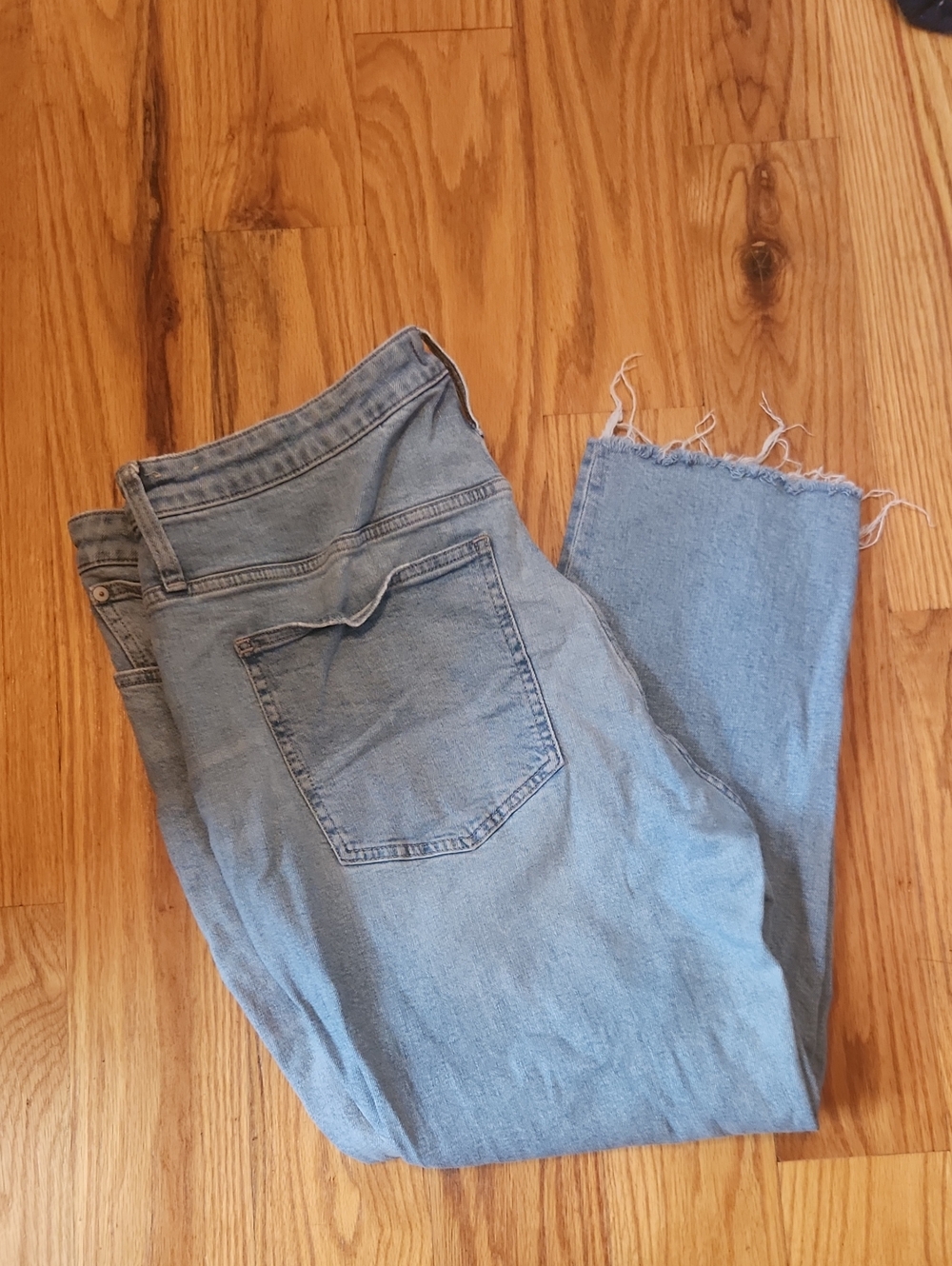 Madewell Light Blue Cropped Straight-Leg Jeans with Frayed Hem